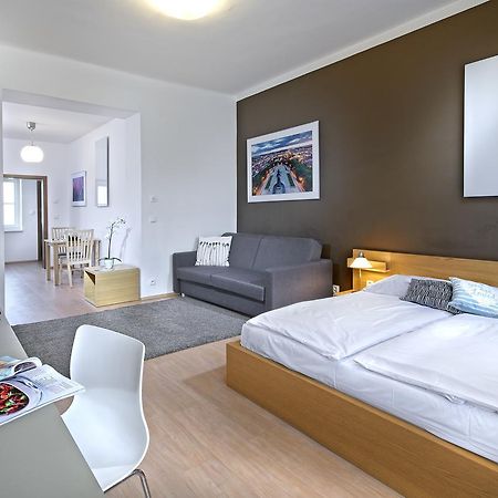 Downtown Suites Chlumova Praha Bagian luar foto