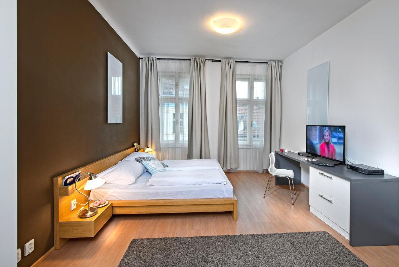 Downtown Suites Chlumova Praha Bagian luar foto