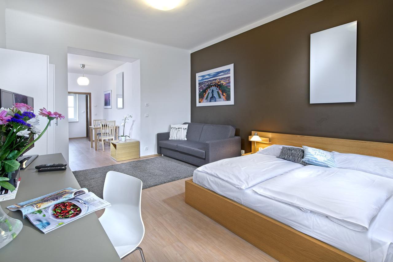 Downtown Suites Chlumova Praha Bagian luar foto