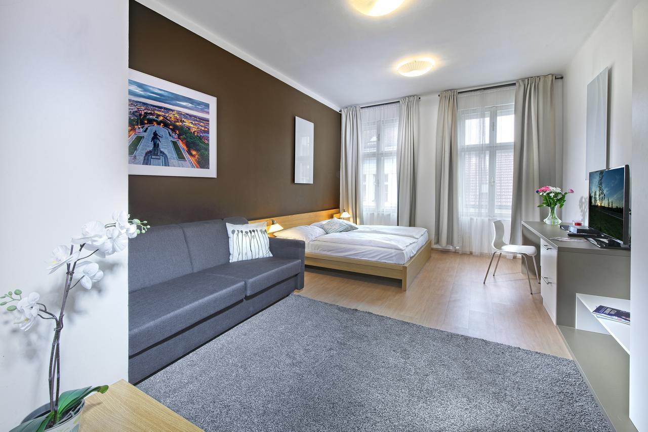 Downtown Suites Chlumova Praha Bagian luar foto
