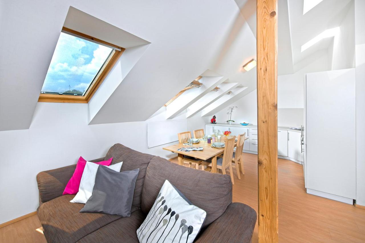Downtown Suites Chlumova Praha Bagian luar foto