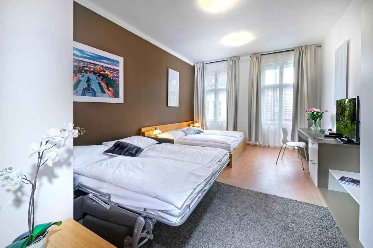 Downtown Suites Chlumova Praha Bagian luar foto