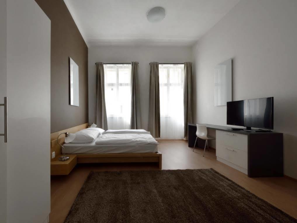 Downtown Suites Chlumova Praha Bagian luar foto