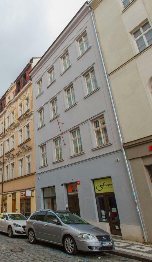 Downtown Suites Chlumova Praha Bagian luar foto