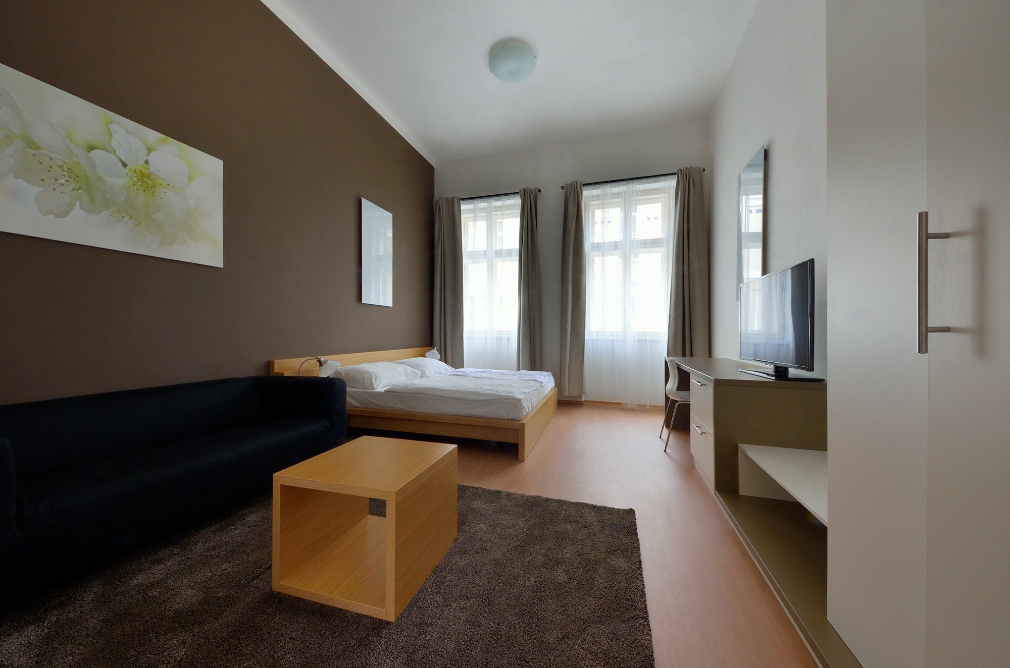 Downtown Suites Chlumova Praha Bagian luar foto